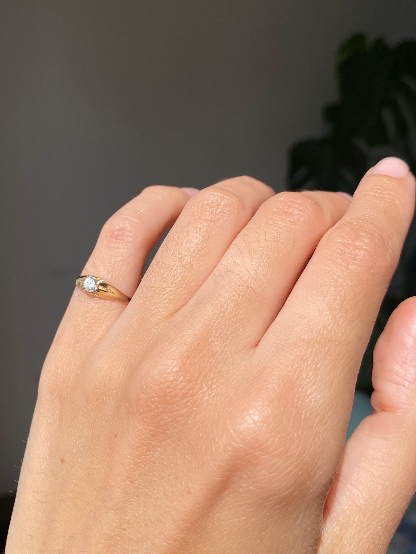 Vintage 9ct Gold Pinched Solitaire Pinky Ring