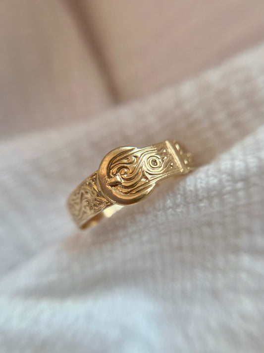 Vintage 9ct Gold Patterned Buckle Ring
