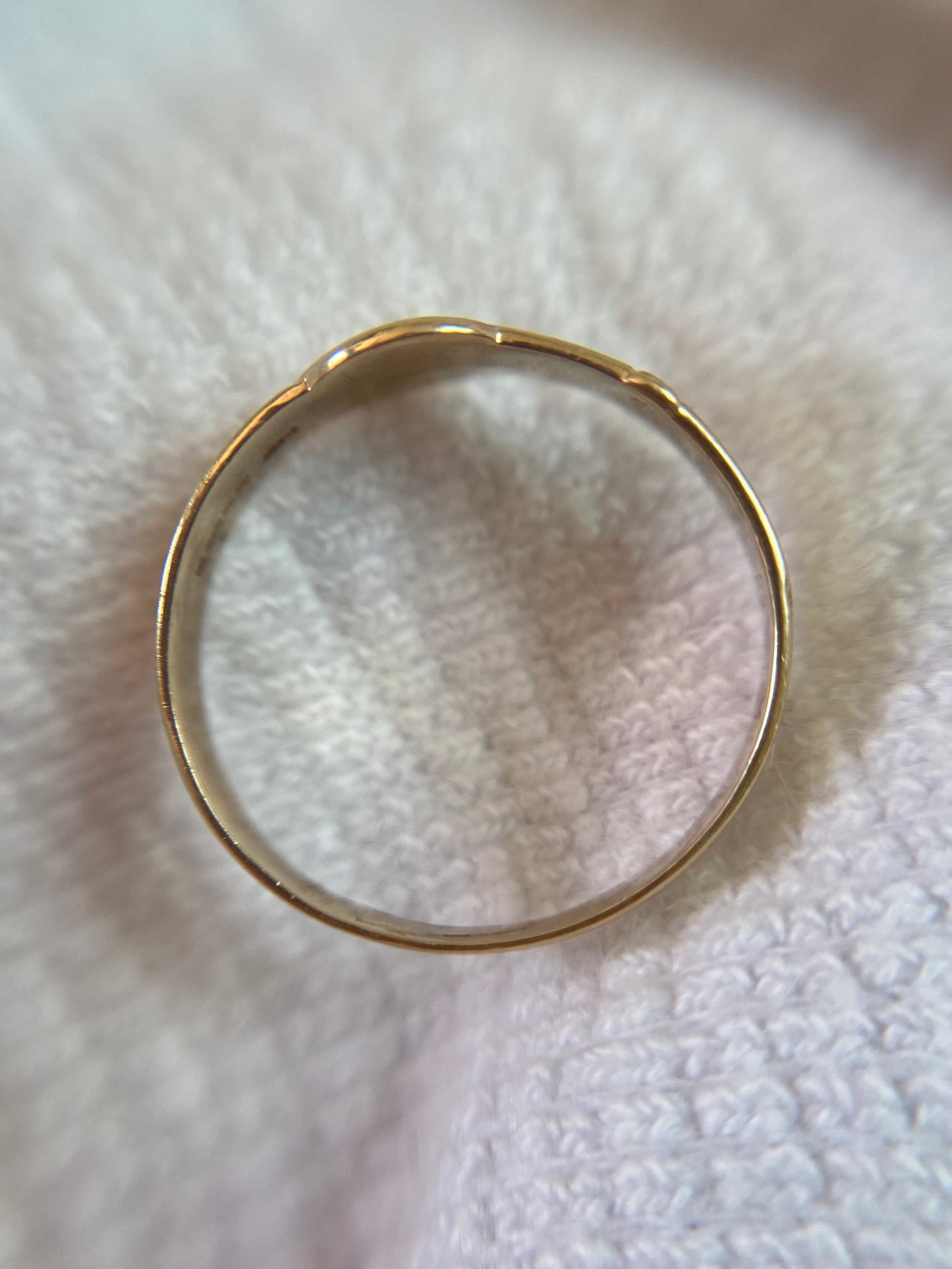 Vintage 9ct Gold Patterned Buckle Ring