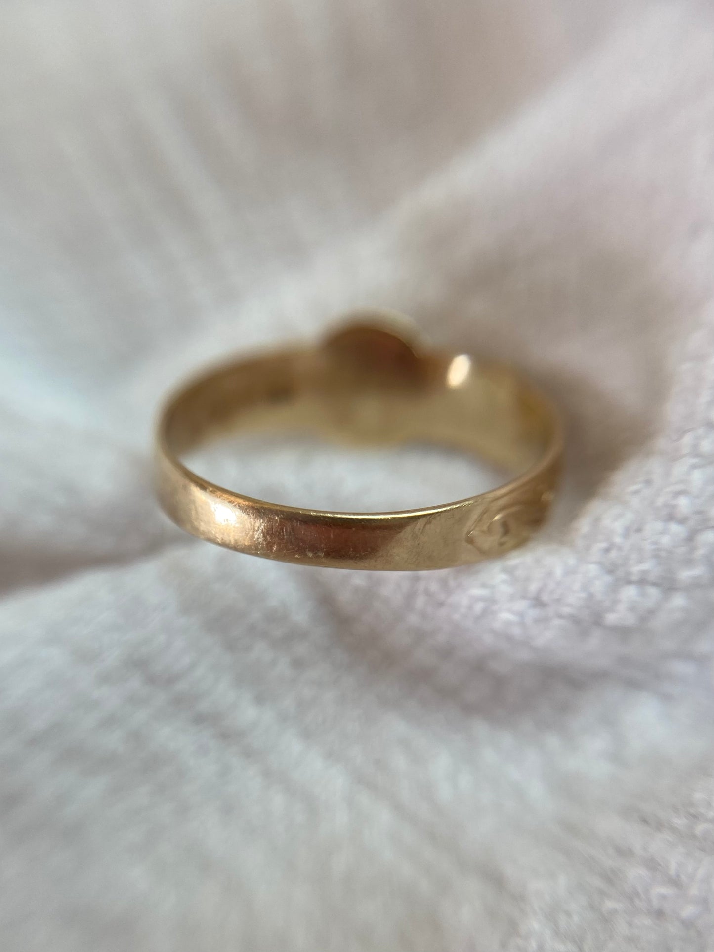 Vintage 9ct Gold Patterned Buckle Ring