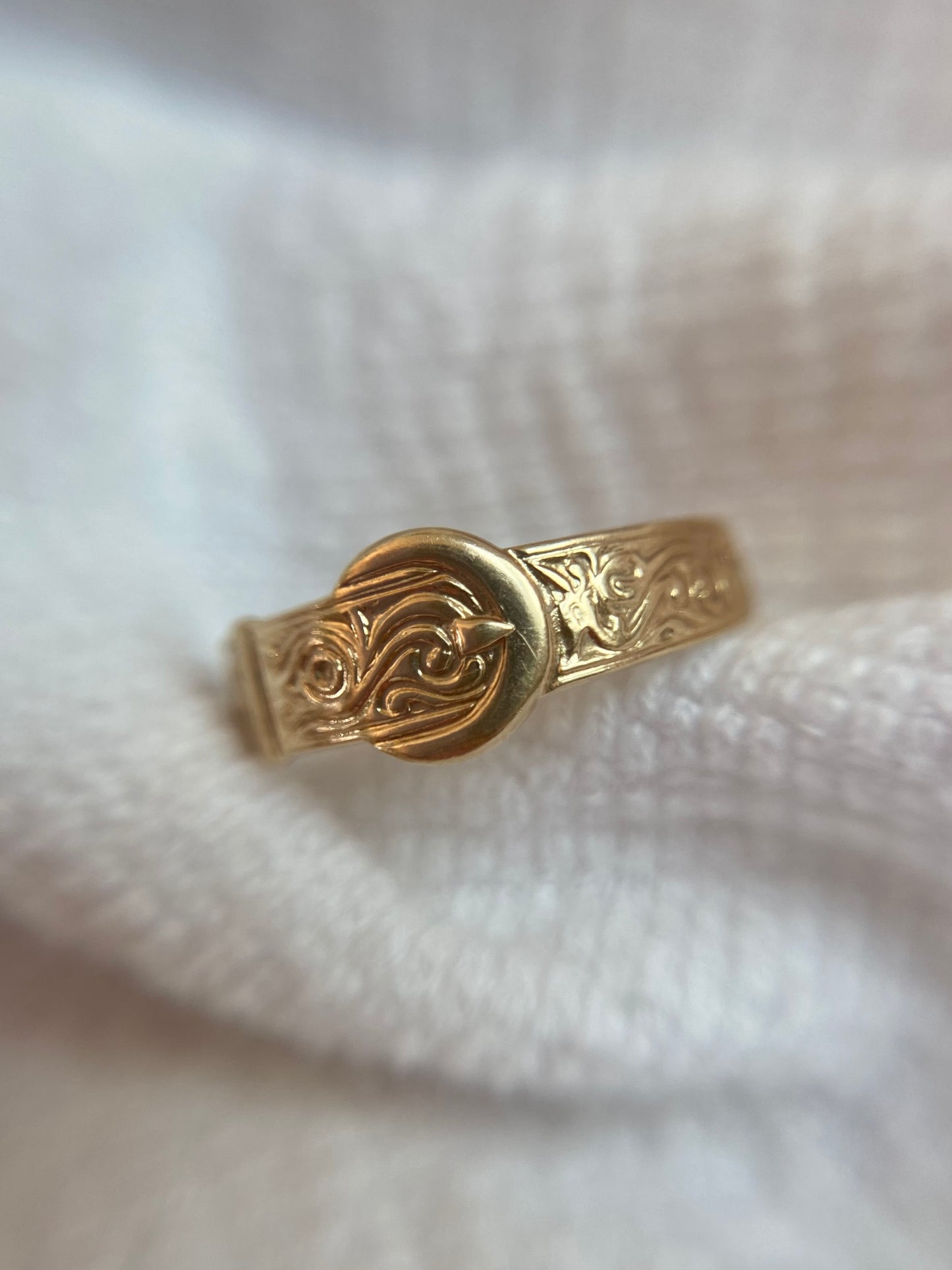 Vintage 9ct Gold Patterned Buckle Ring