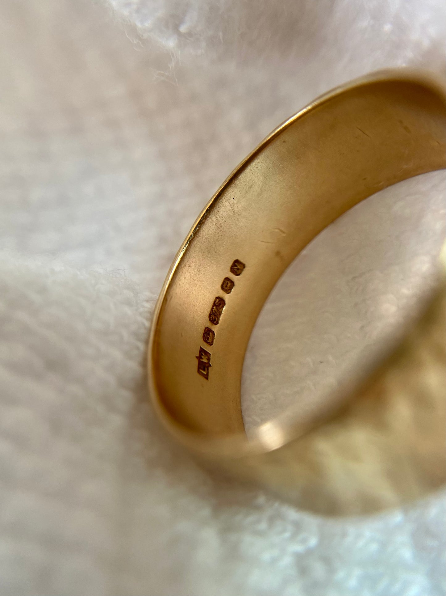 Vintage 9ct Gold Kisses Band Pinky Ring
