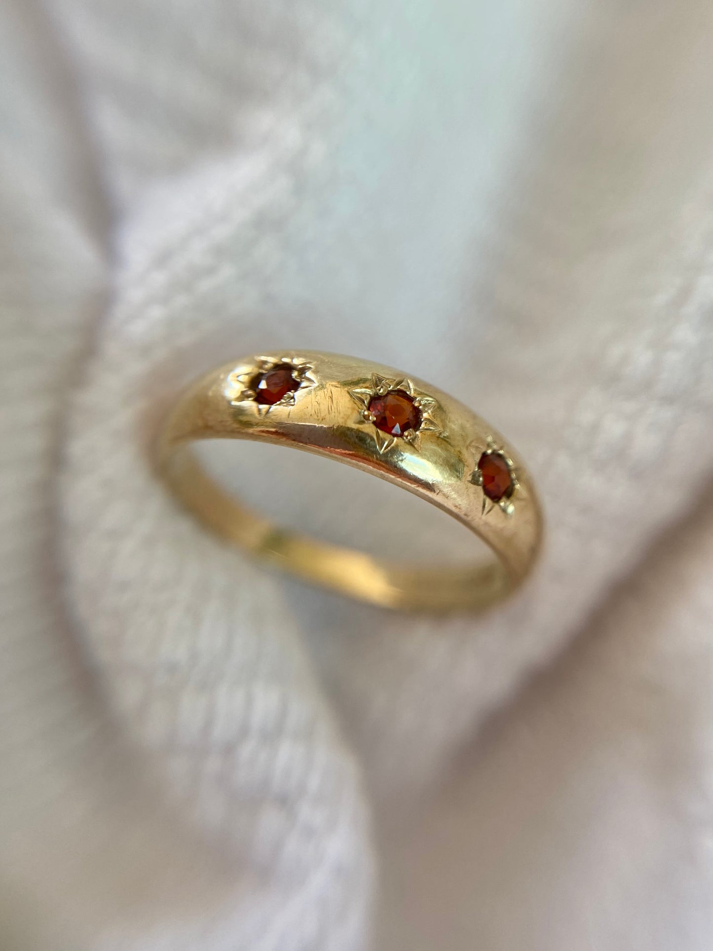 Vintage 9ct Gold Garnet Starburst Pinky Ring