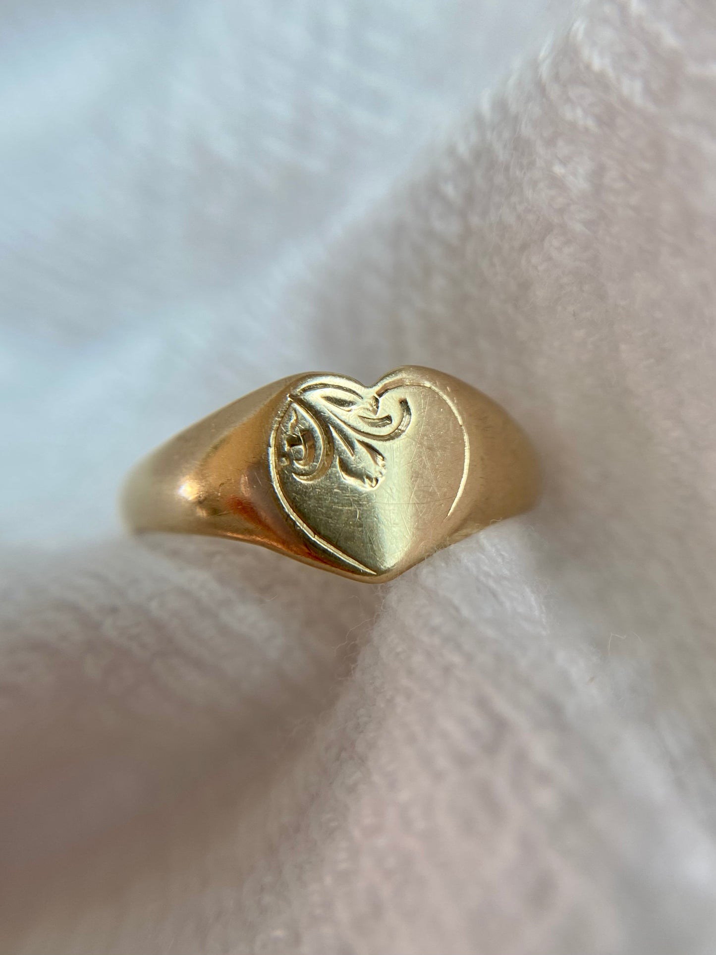 Vintage 9ct Gold Heart Pinky Ring