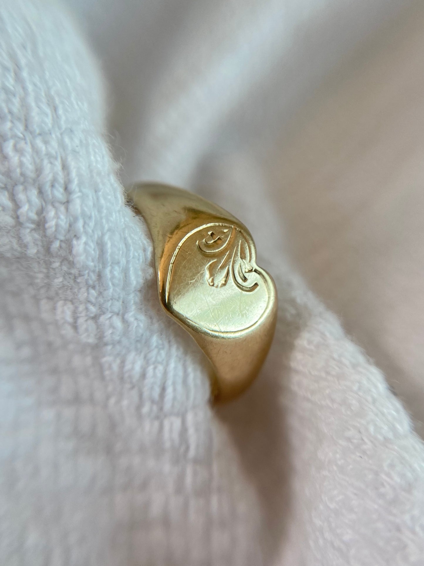 Vintage 9ct Gold Heart Pinky Ring