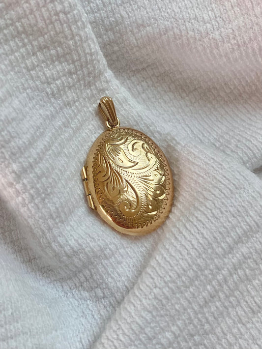 Vintage 9ct Gold Patterned Locket