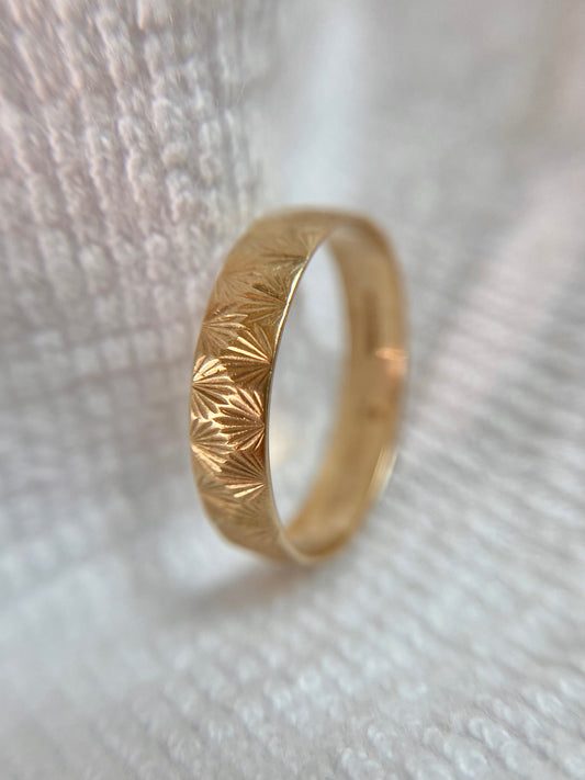 Vintage 9ct Gold Dainty Starry Band