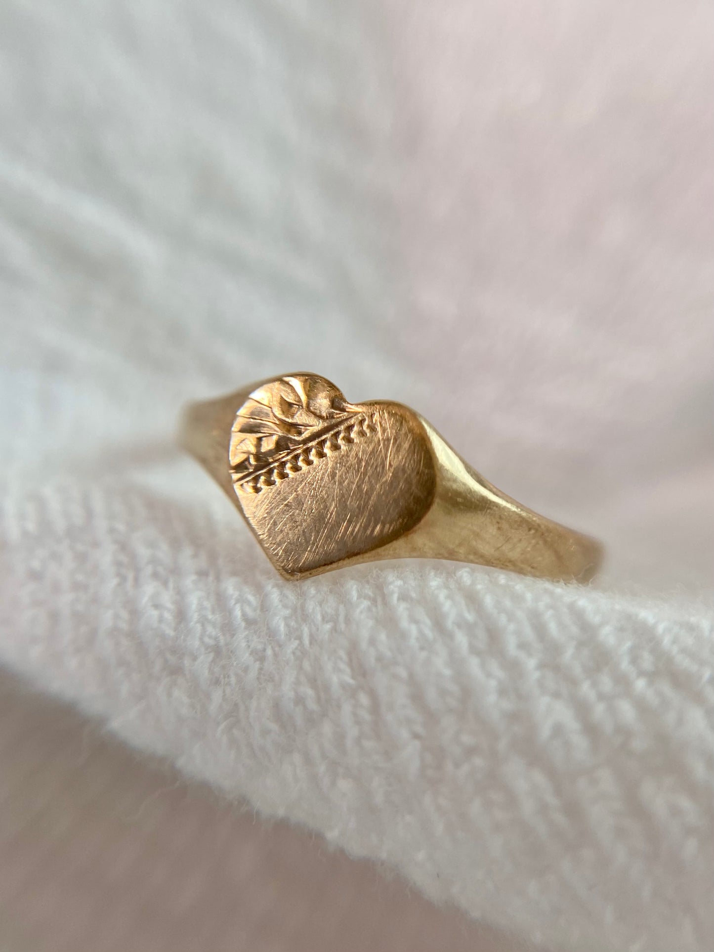 Vintage 9ct Gold Heart Signet Ring