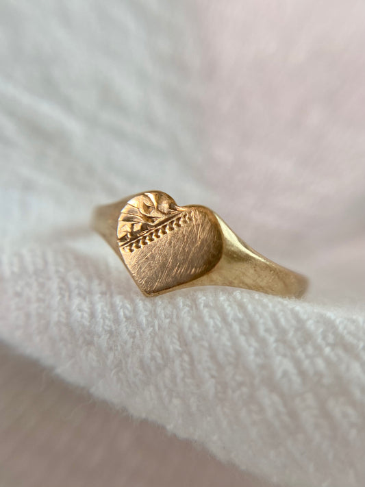 Vintage 9ct Gold Heart Signet Ring