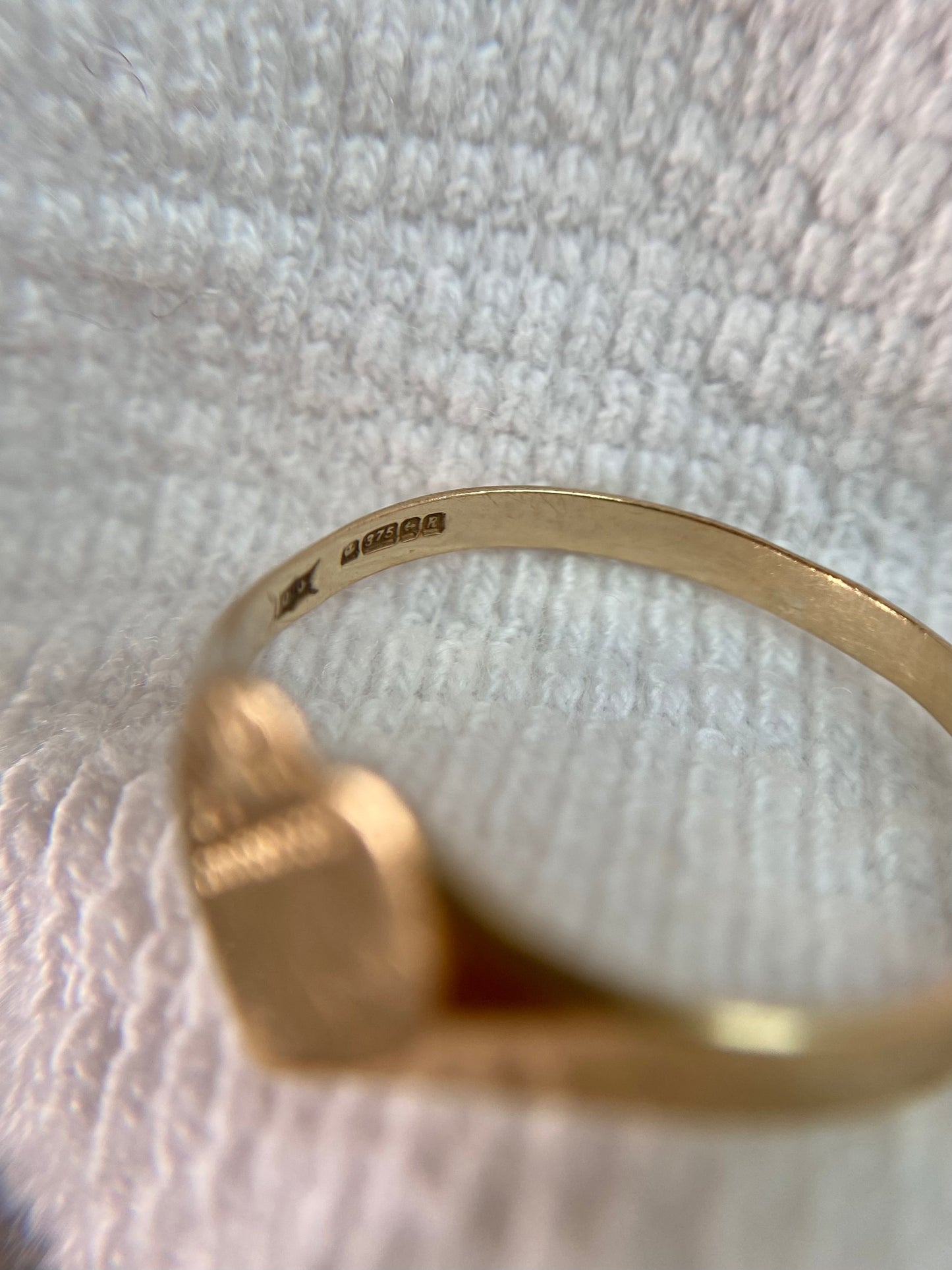 Vintage 9ct Gold Heart Signet Ring