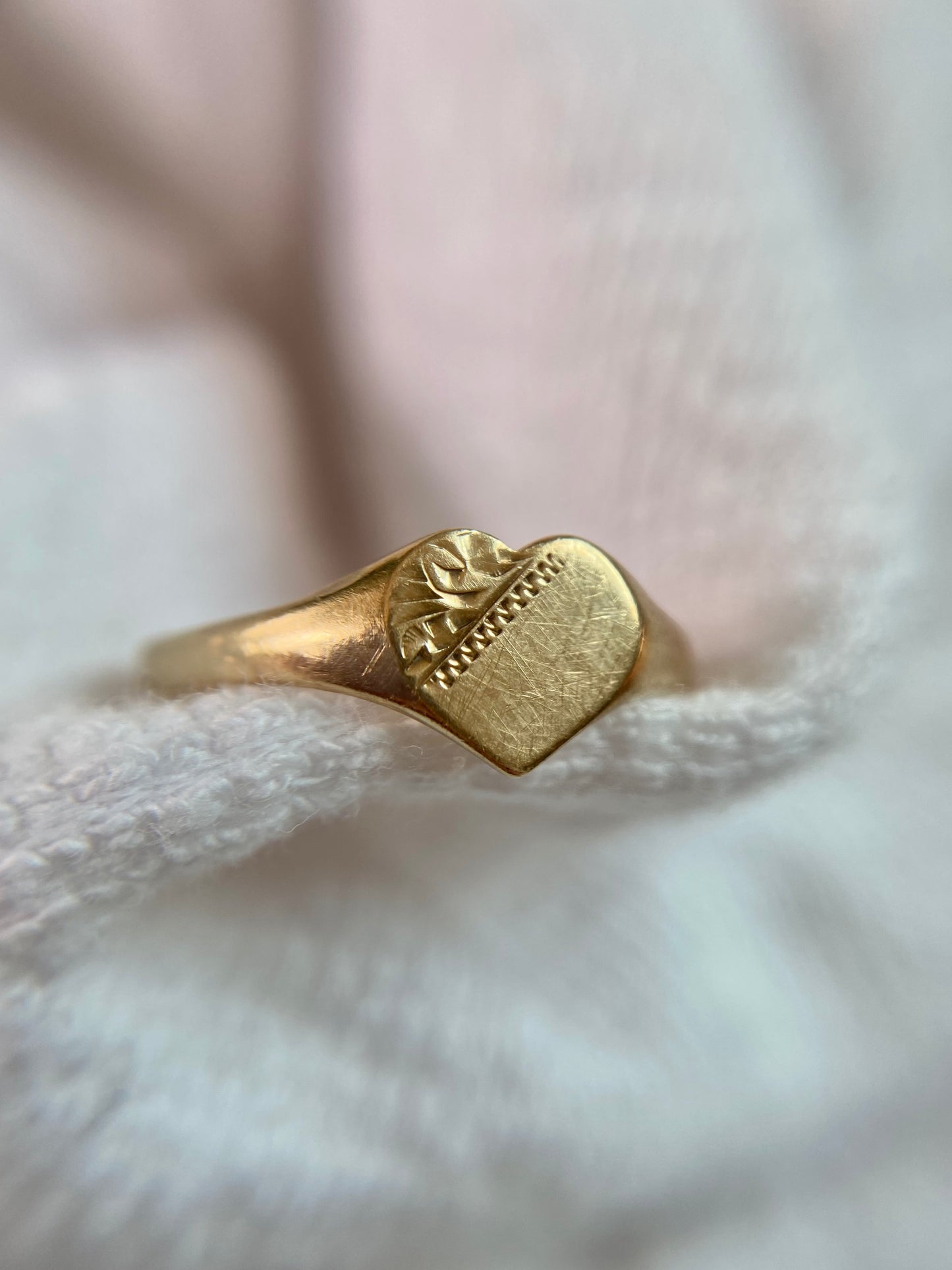 Vintage 9ct Gold Heart Signet Ring