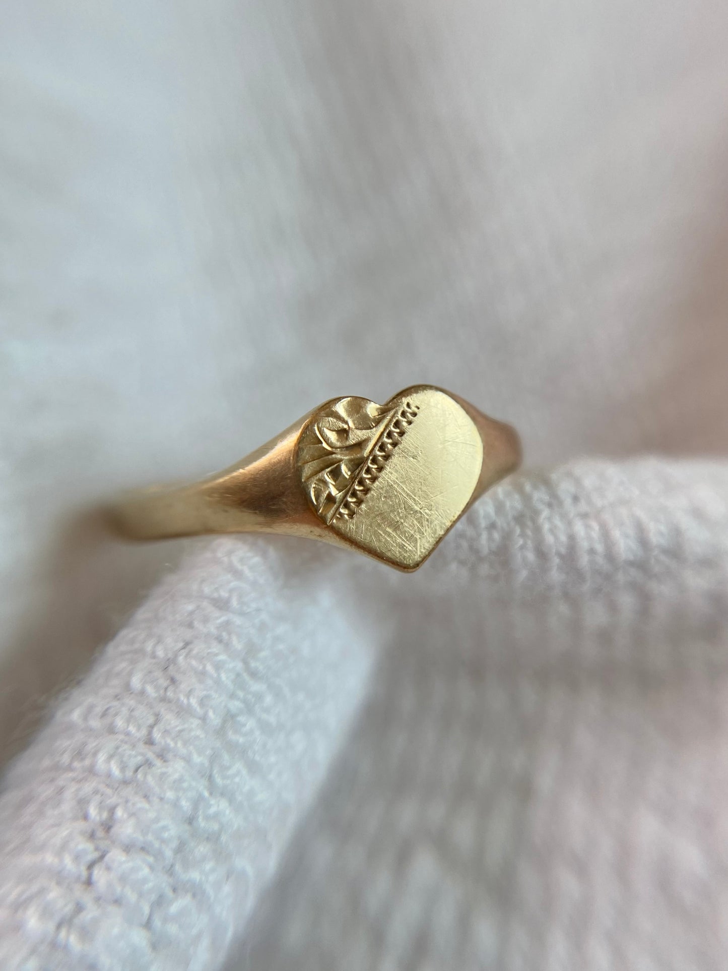 Vintage 9ct Gold Heart Signet Ring