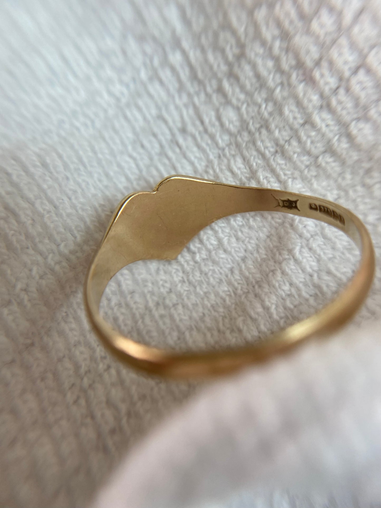 Vintage 9ct Gold Heart Signet Ring