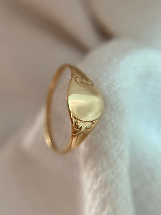 Vintage 9ct Gold Oval Signet Pinky Ring