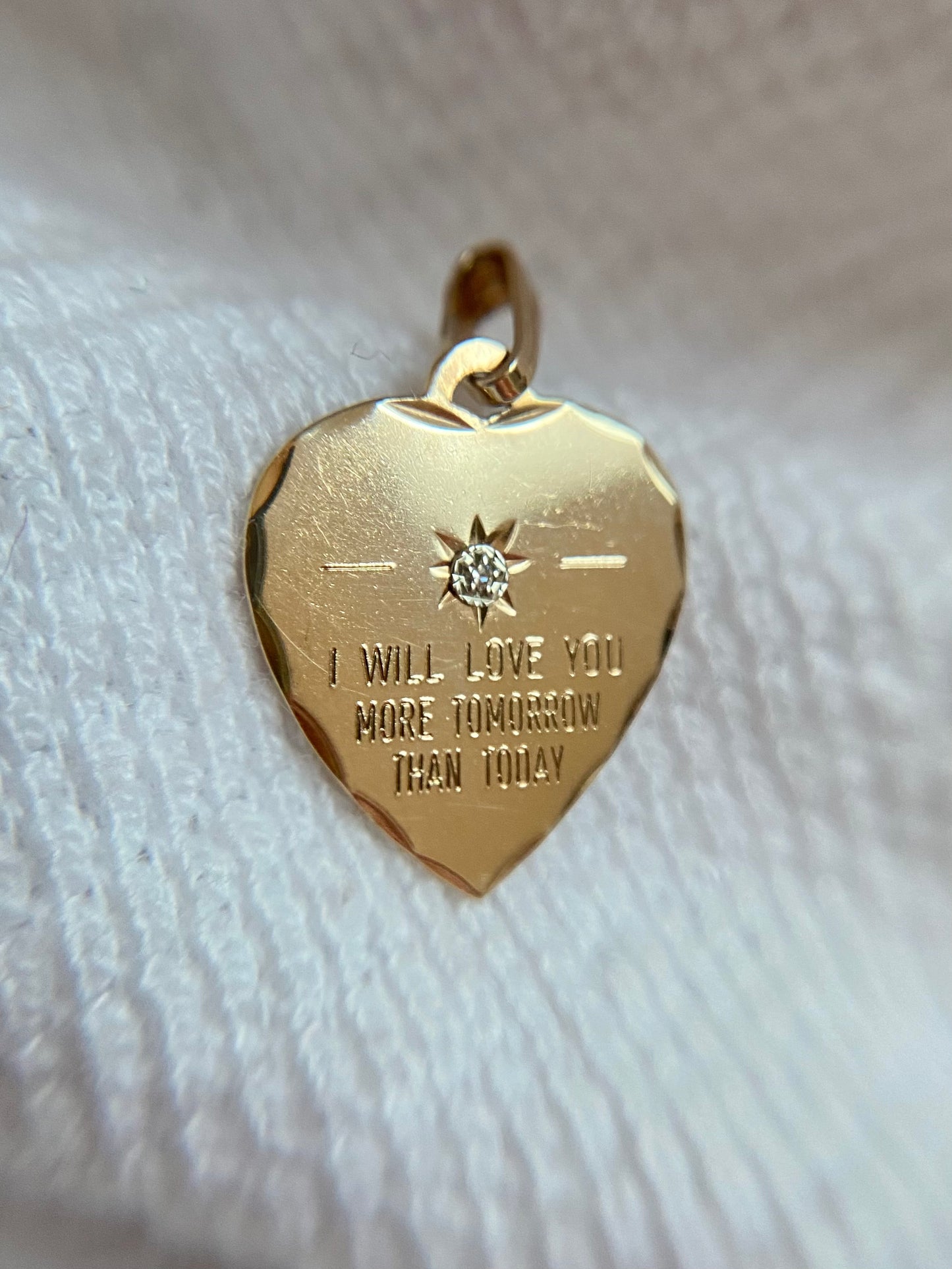 Preloved 9ct Gold Diamond Heart Pendant