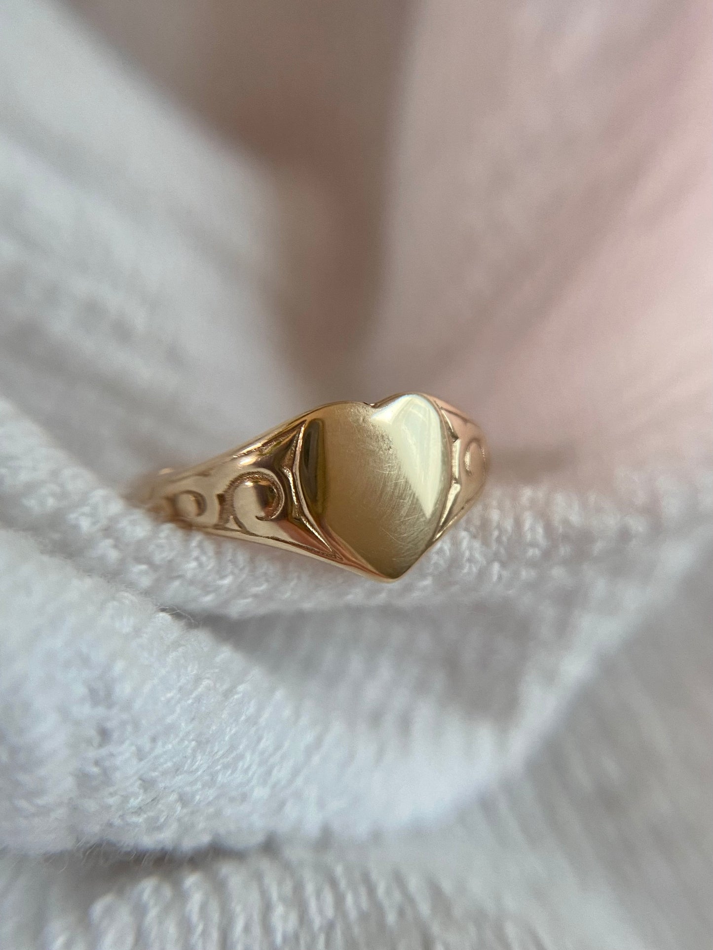 Vintage 9ct Gold Engraved Heart Pinky Ring