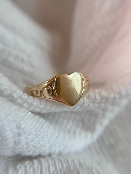 Vintage 9ct Gold Engraved Heart Pinky Ring