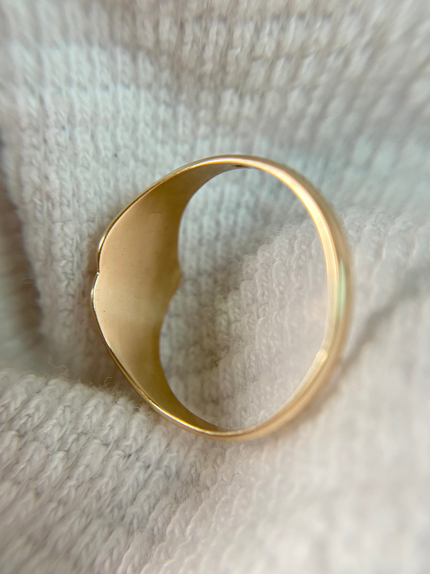 Vintage 9ct Gold Engraved Heart Pinky Ring