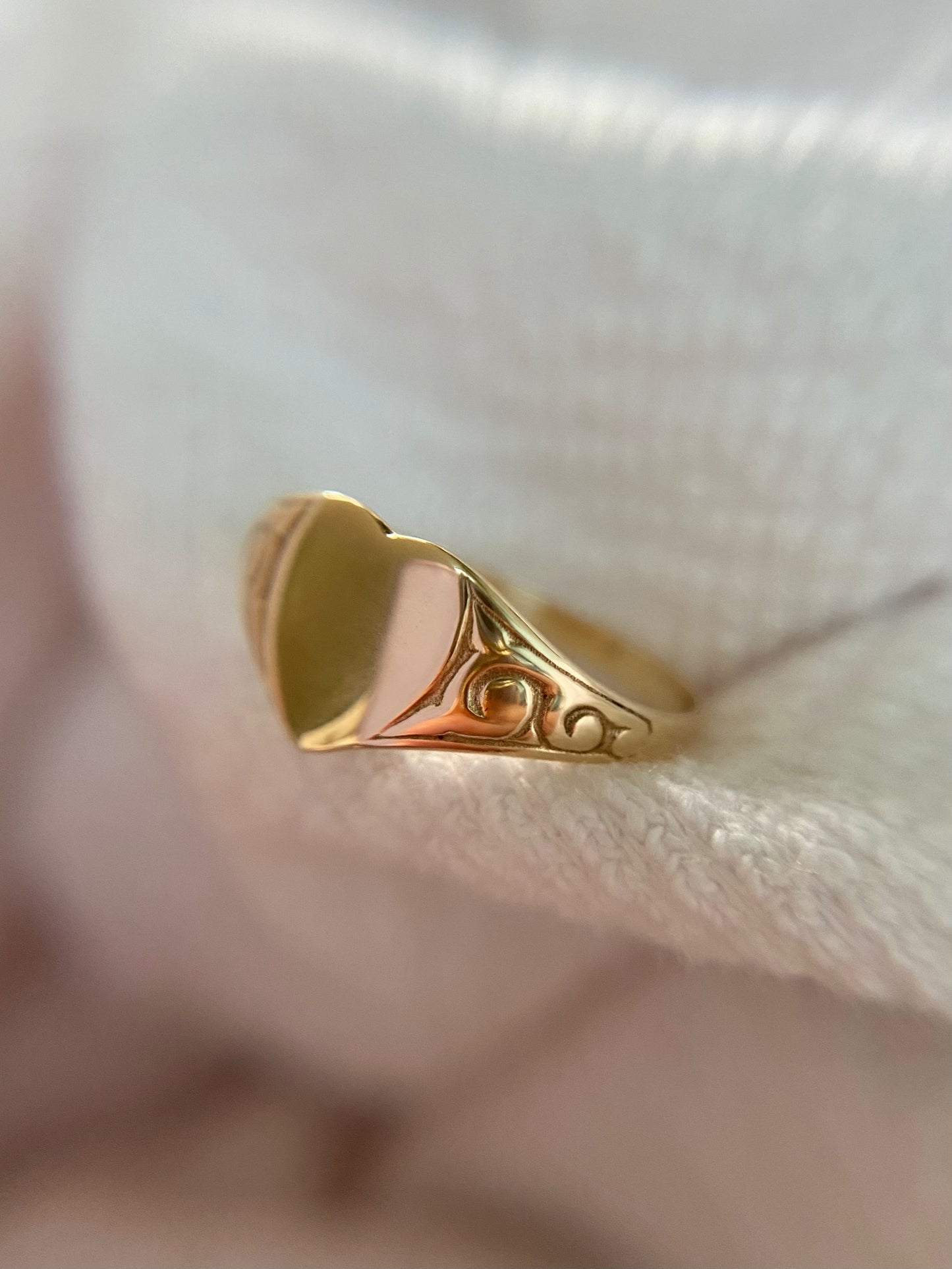 Vintage 9ct Gold Engraved Heart Pinky Ring