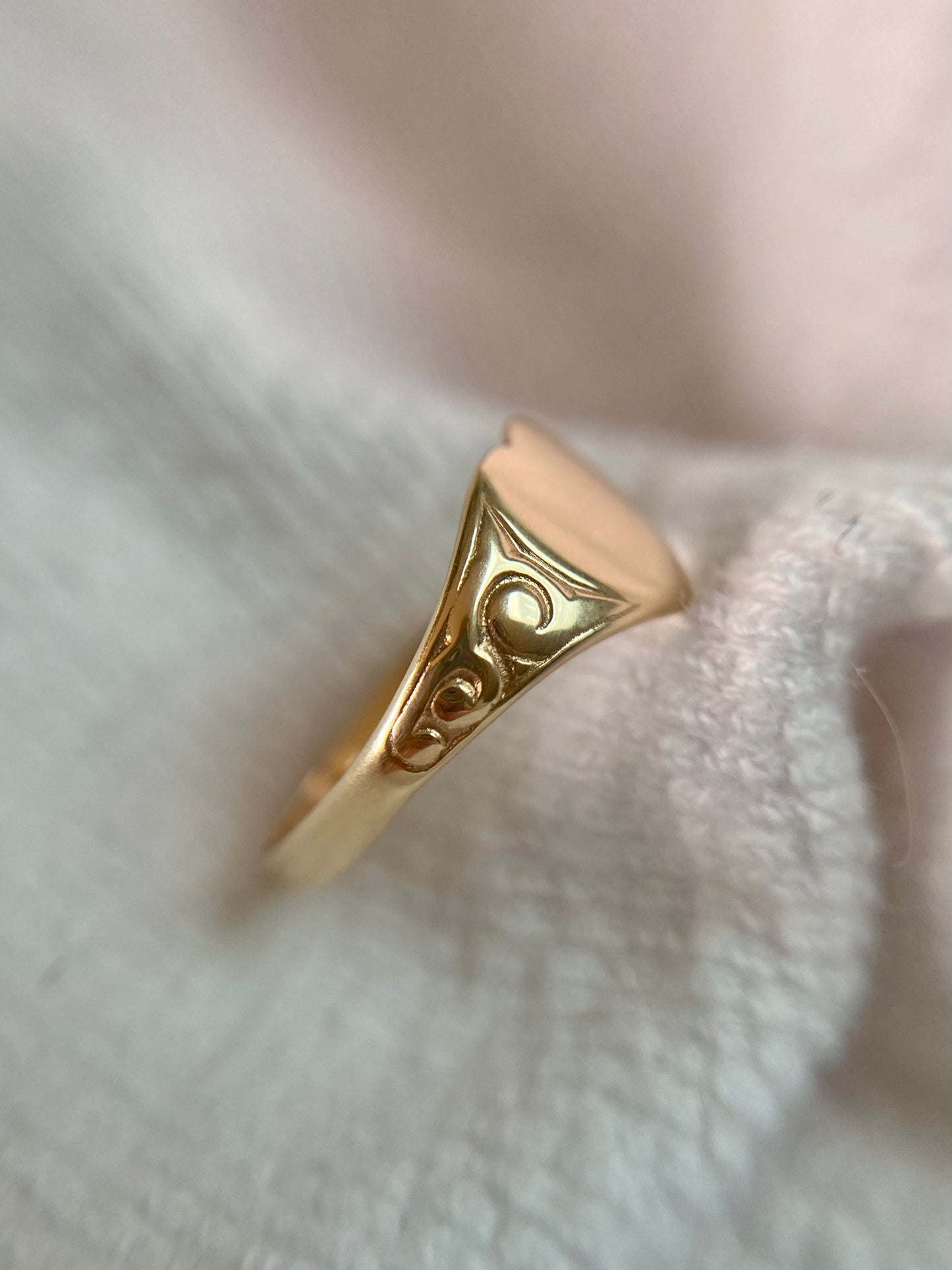 Vintage 9ct Gold Engraved Heart Pinky Ring