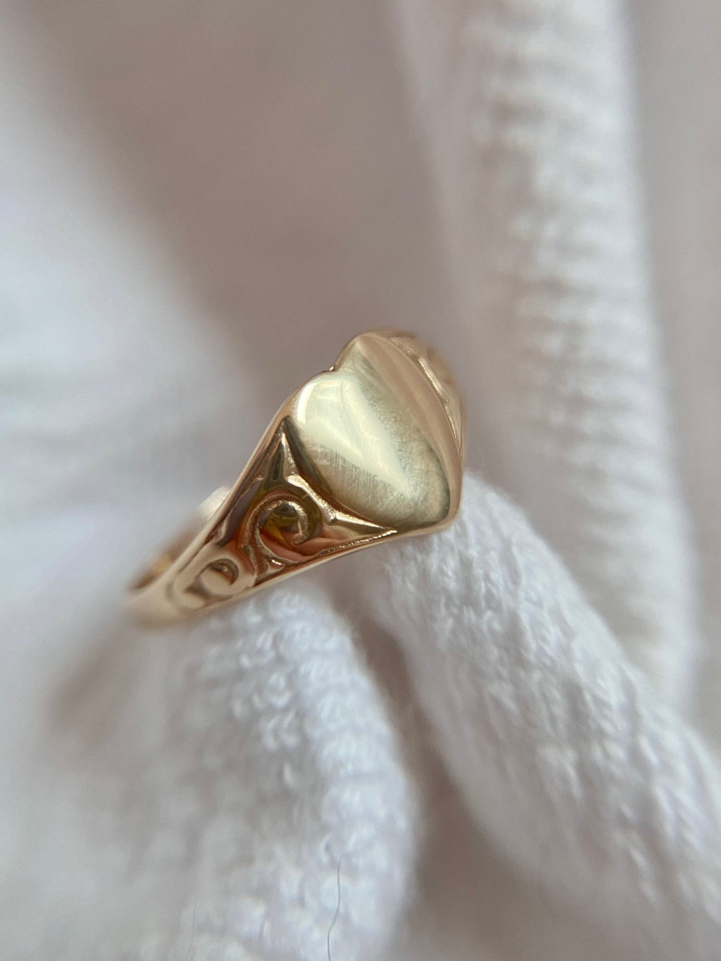 Vintage 9ct Gold Engraved Heart Pinky Ring