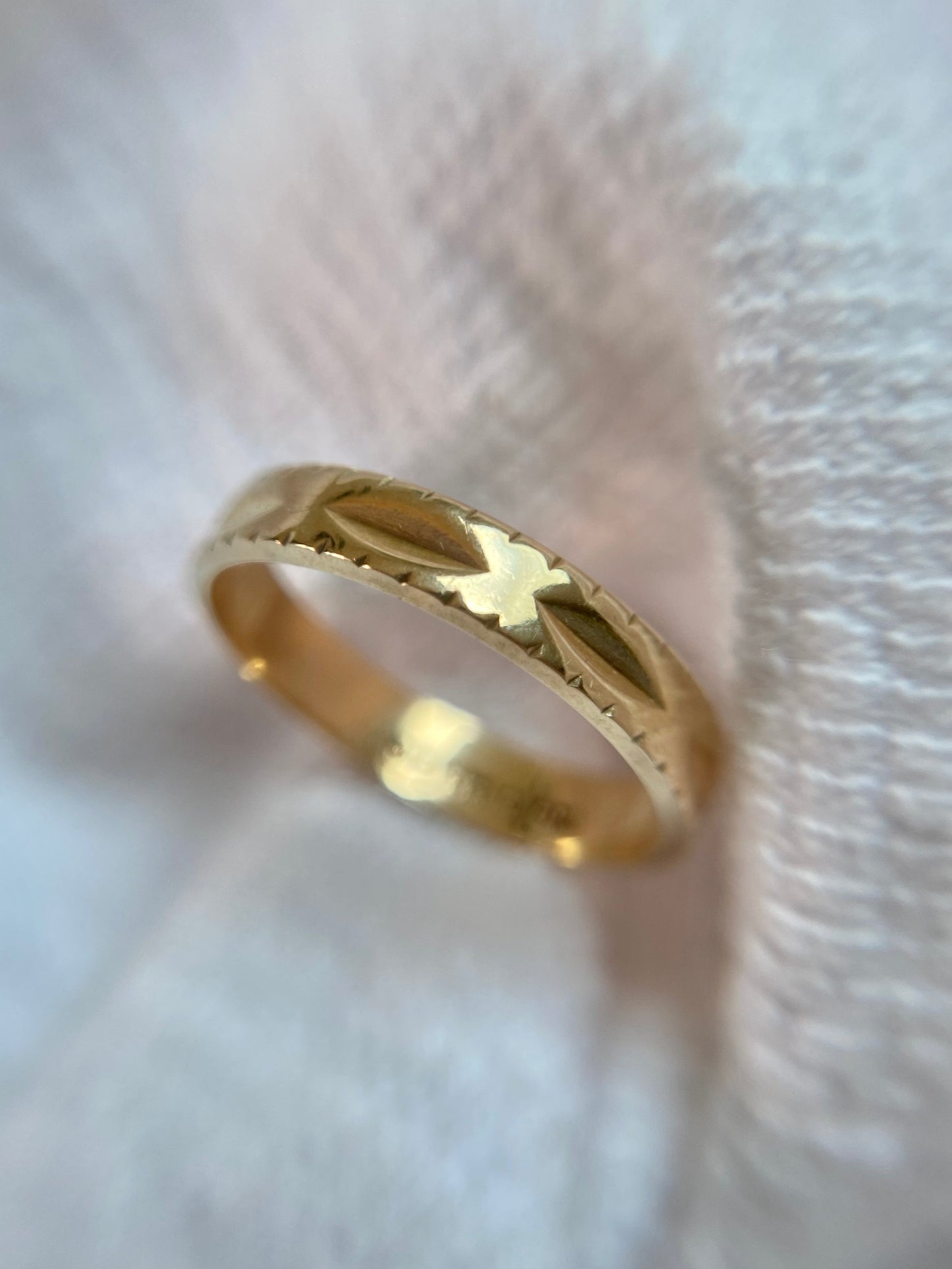 Vintage 9ct Gold Patterned Band