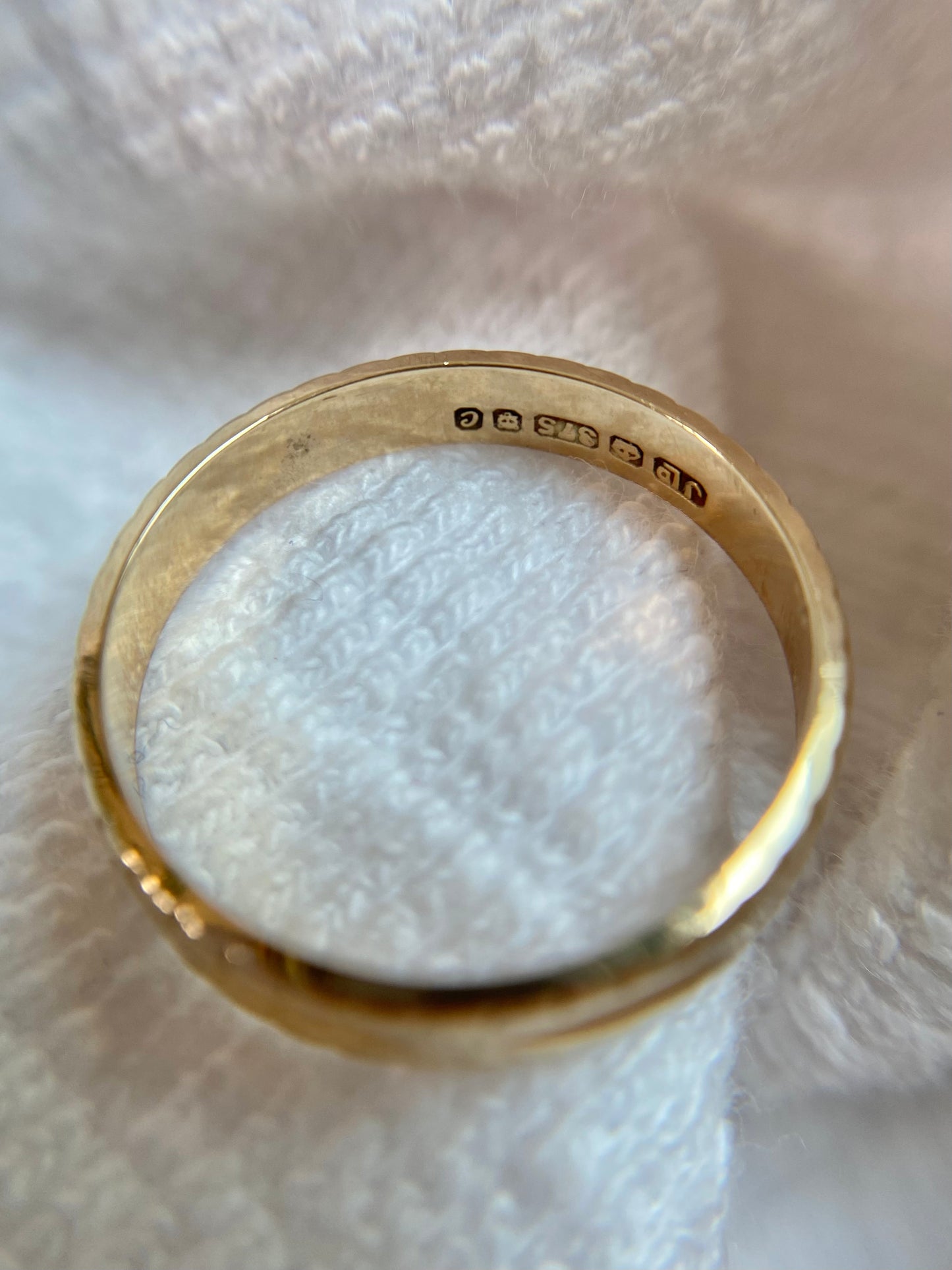 Vintage 9ct Gold Patterned Band