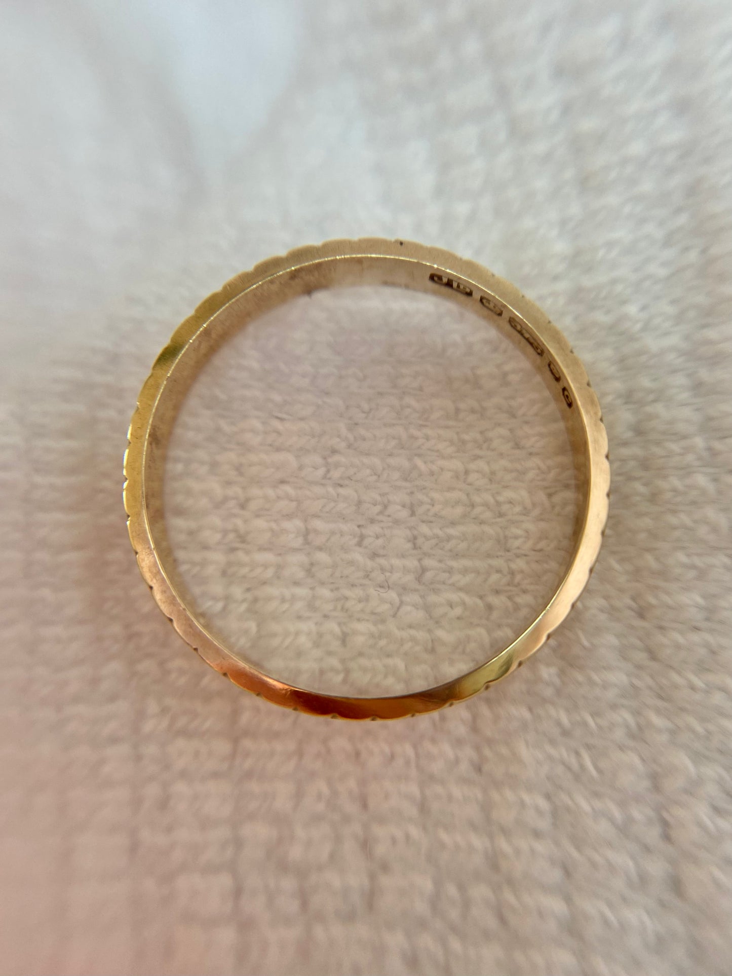 Vintage 9ct Gold Patterned Band