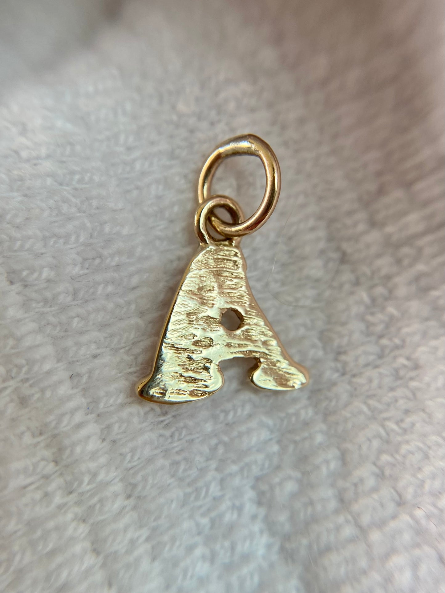 Preloved 9ct Gold Letter A Pendant