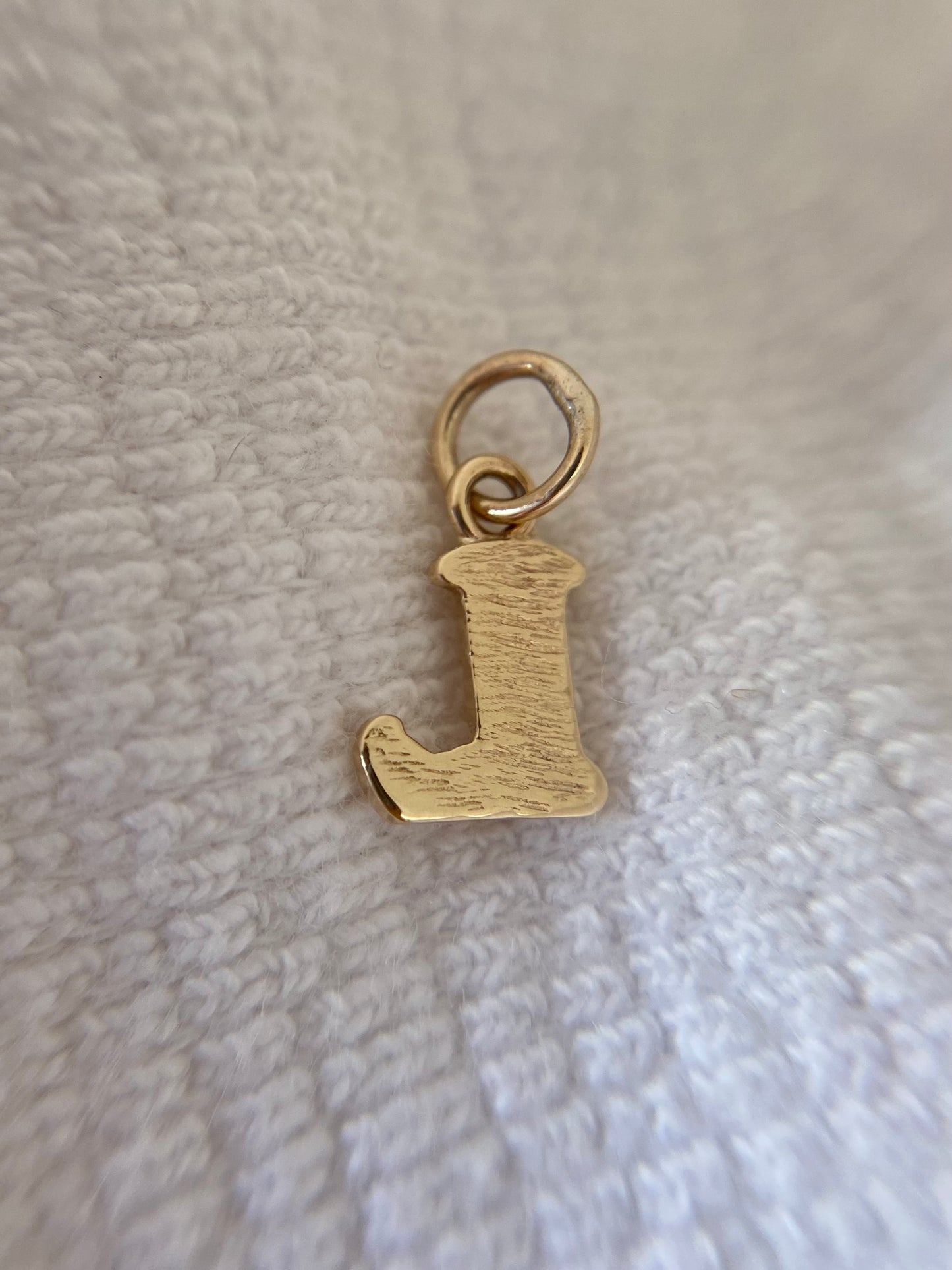 Preloved 9ct Gold Letter L Pendant