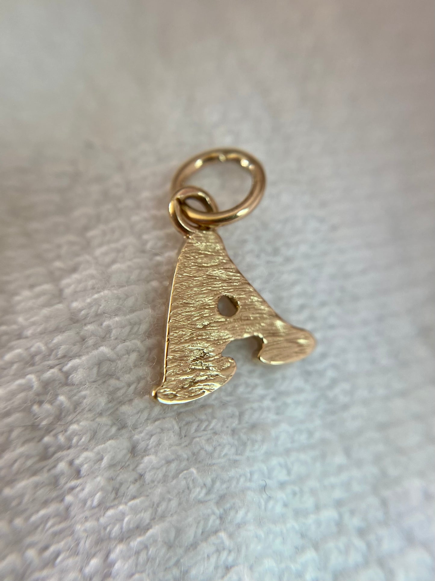 Preloved 9ct Gold Letter A Pendant