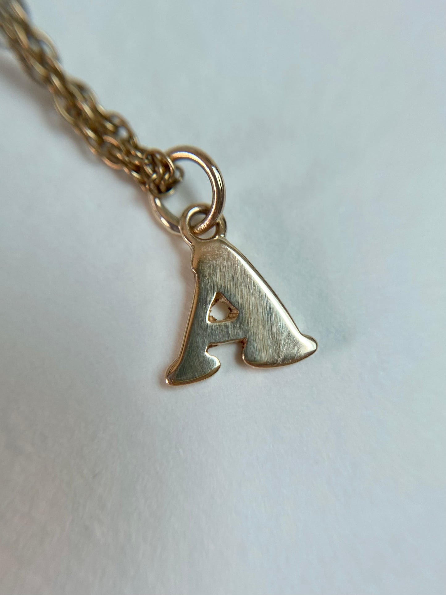 Preloved 9ct Gold Letter A Pendant