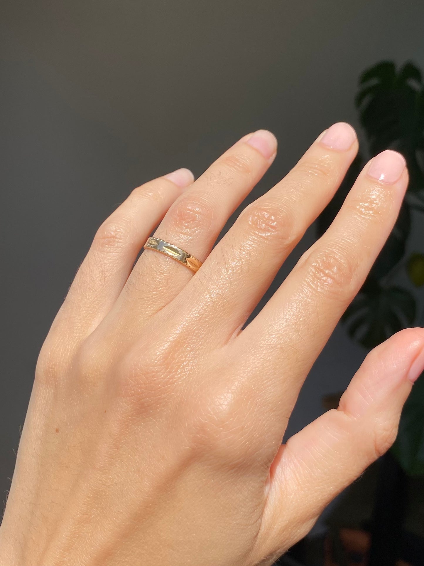 Vintage 9ct Gold Patterned Band