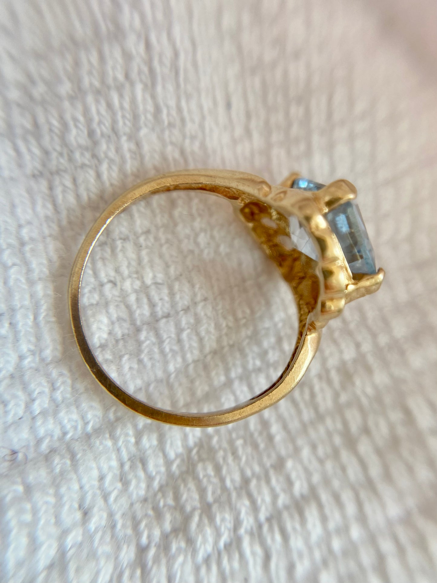 Preloved 14k Gold Aquamarine Solitaire Ring