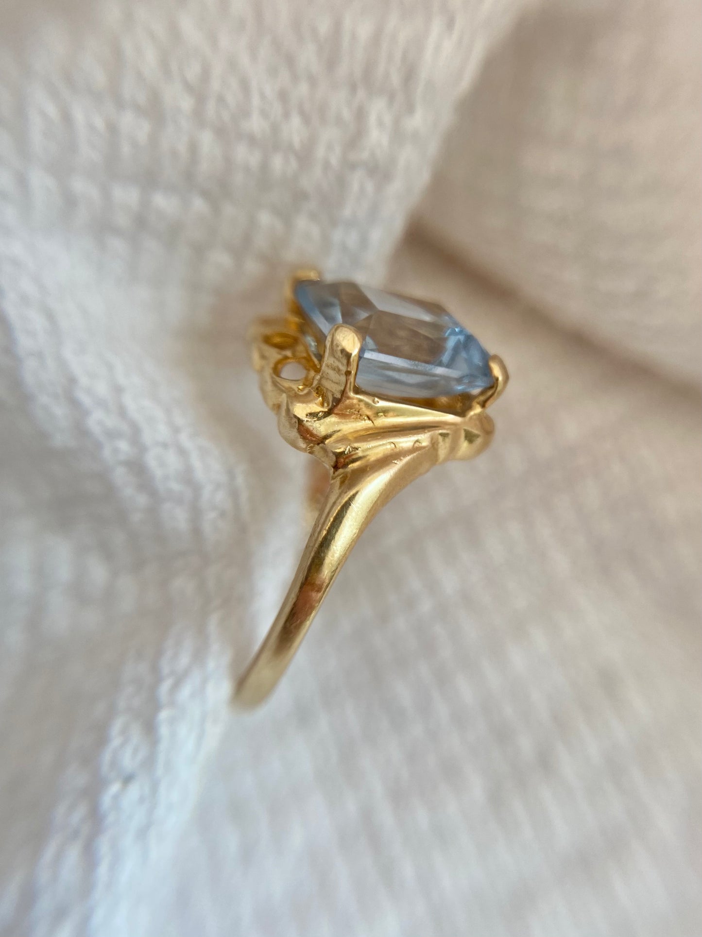 Preloved 14k Gold Aquamarine Solitaire Ring