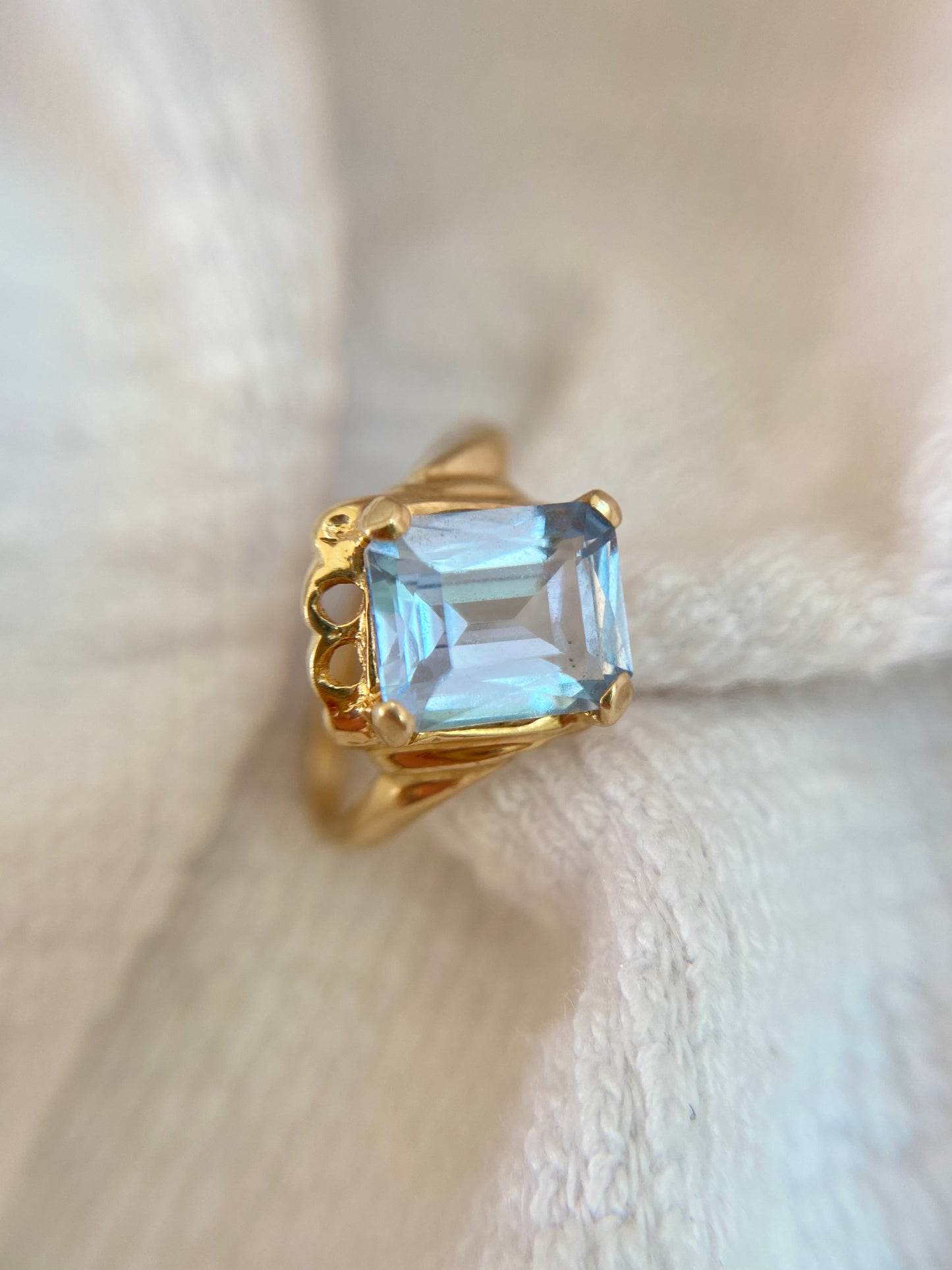 Preloved 14k Gold Aquamarine Solitaire Ring