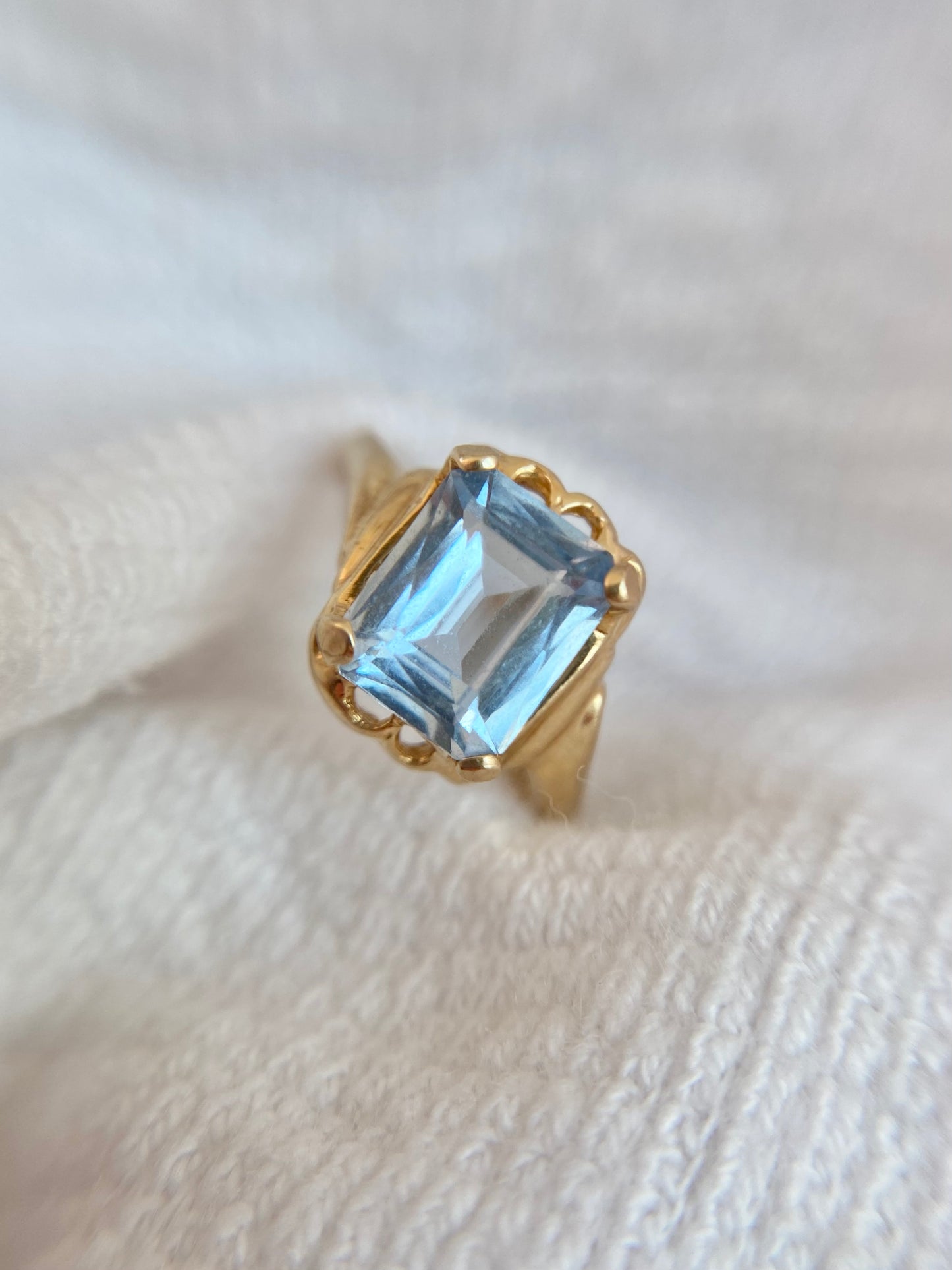 Preloved 14k Gold Aquamarine Solitaire Ring