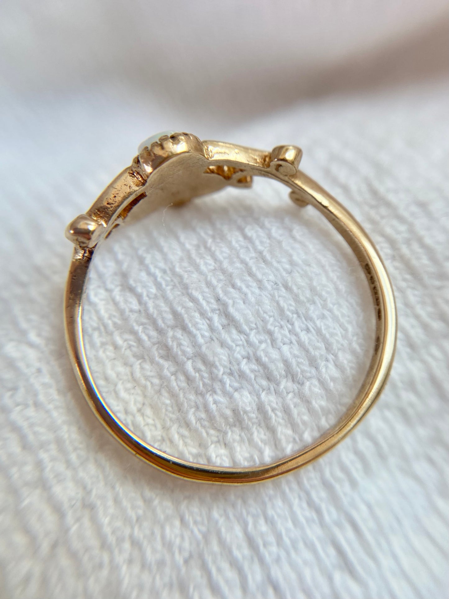 Vintage 9ct Gold Opal Clover Ring