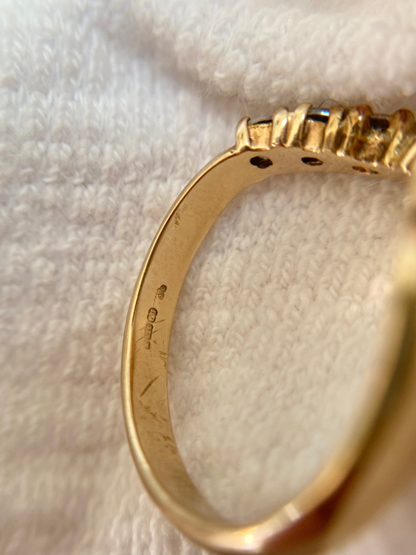 Vintage 9ct Gold CZ Wishbone Ring