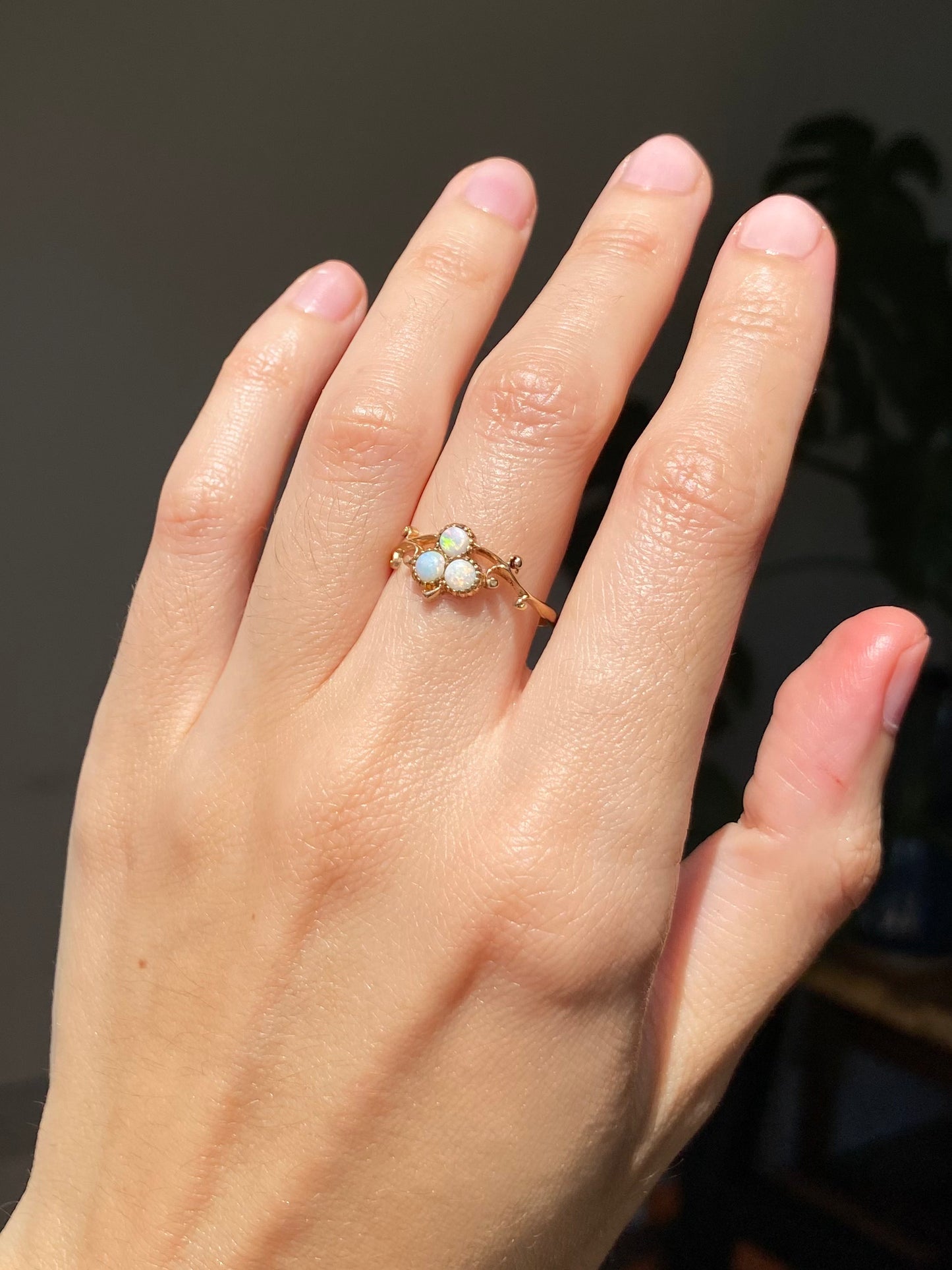 Vintage 9ct Gold Opal Clover Ring
