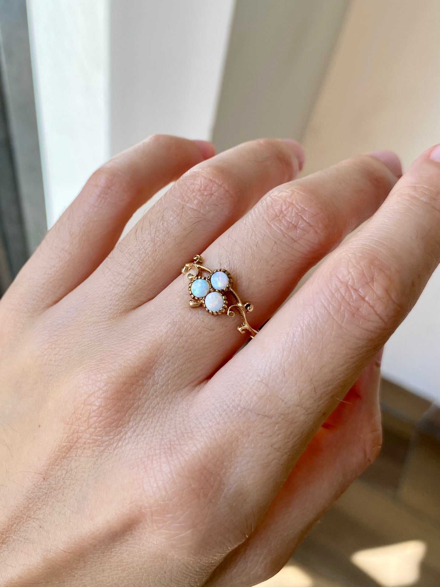 Vintage 9ct Gold Opal Clover Ring