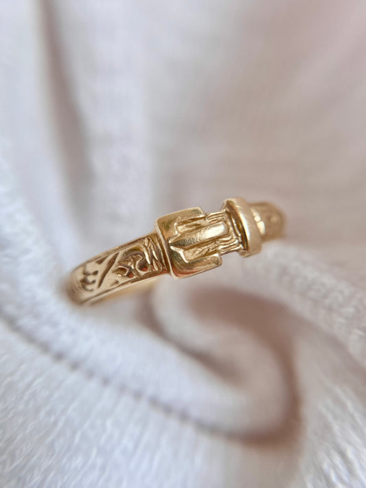 Vintage 9ct Gold Square Patterned Buckle Ring