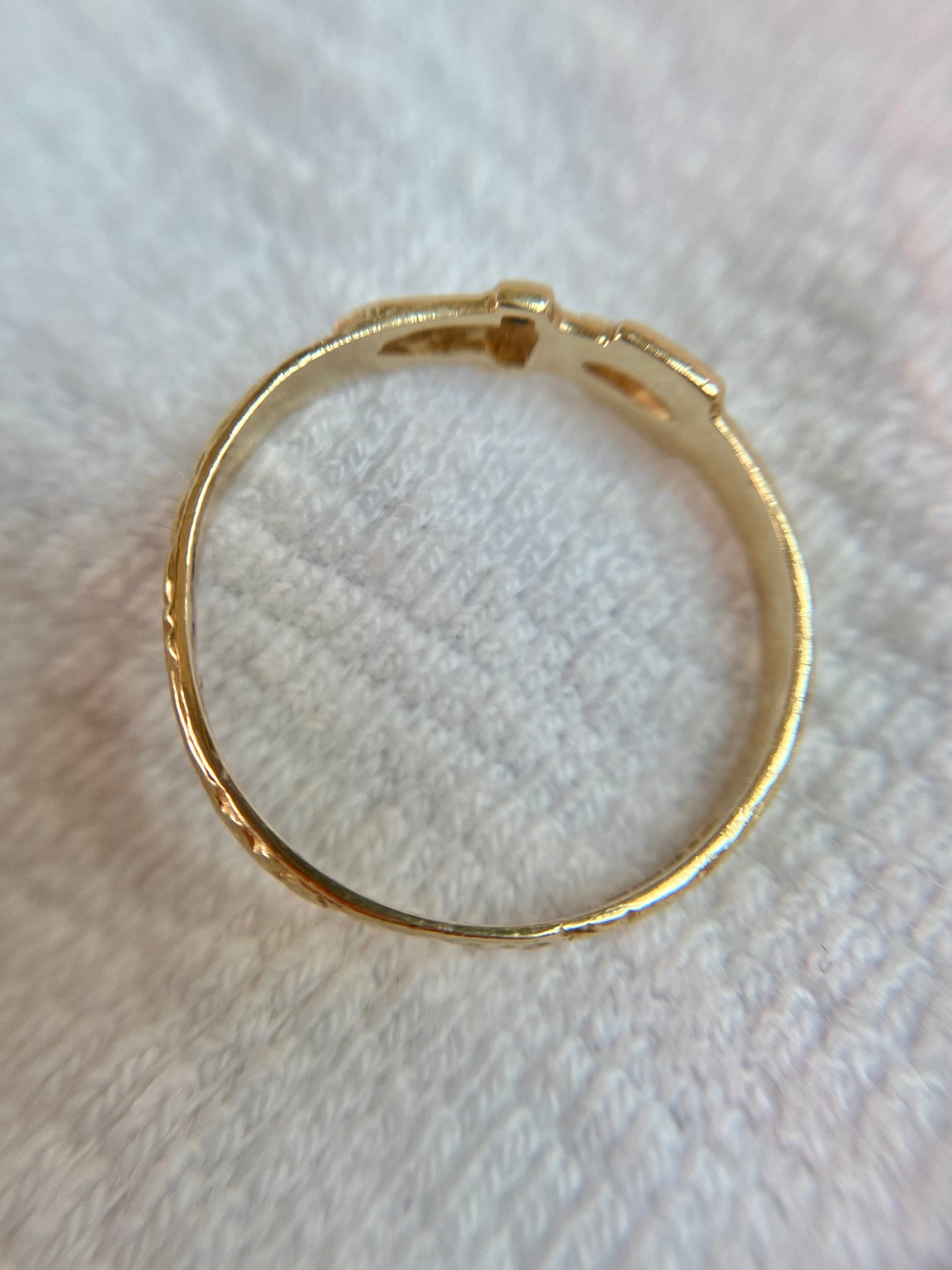 Vintage 9ct Gold Square Patterned Buckle Ring