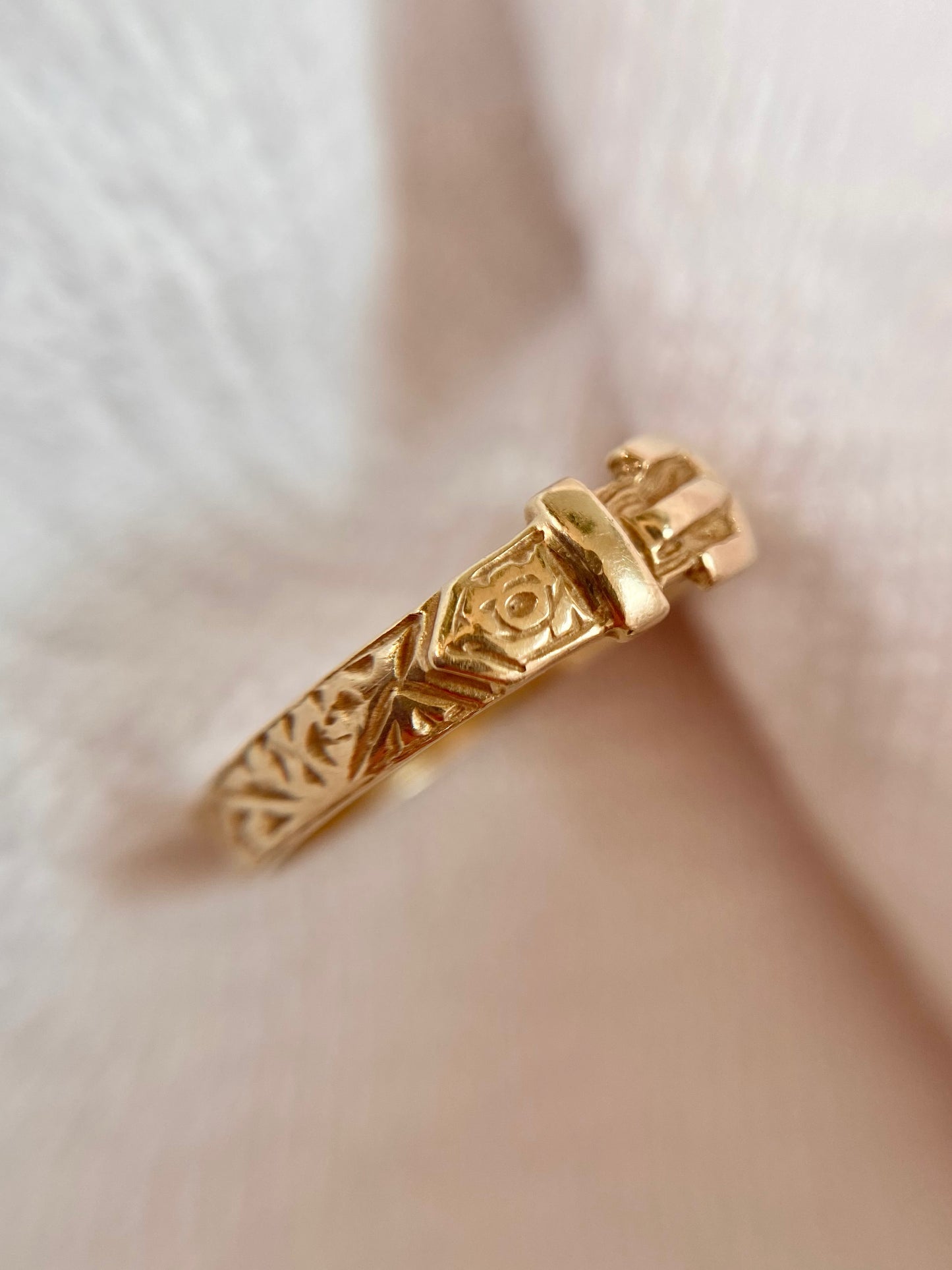 Vintage 9ct Gold Square Patterned Buckle Ring