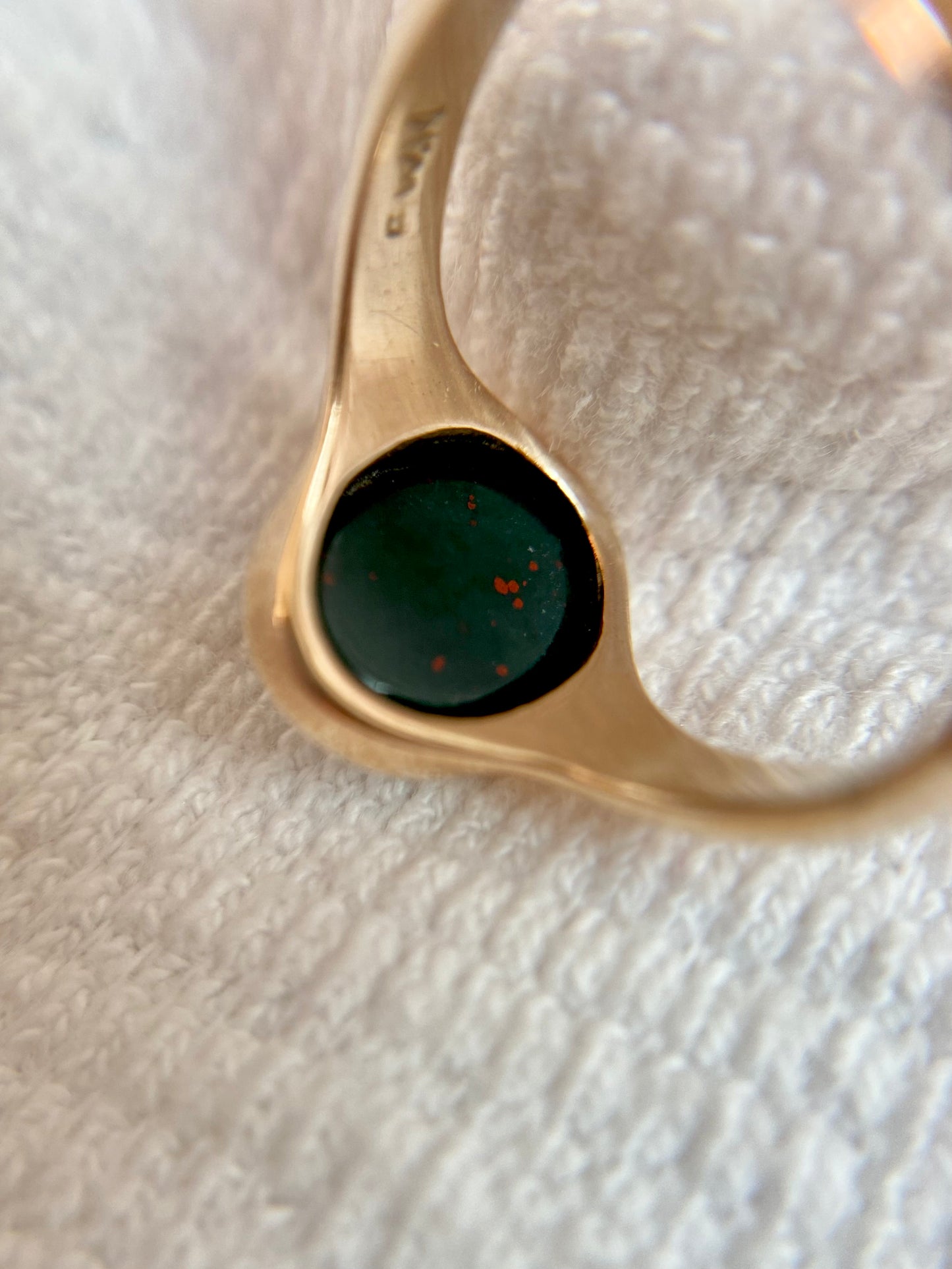 Vintage 9ct Gold Bloodstone Signet Ring