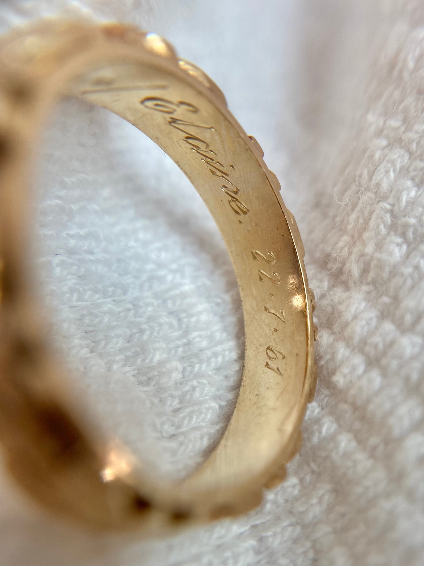 Vintage 9ct Gold 3D Floral Band Ring