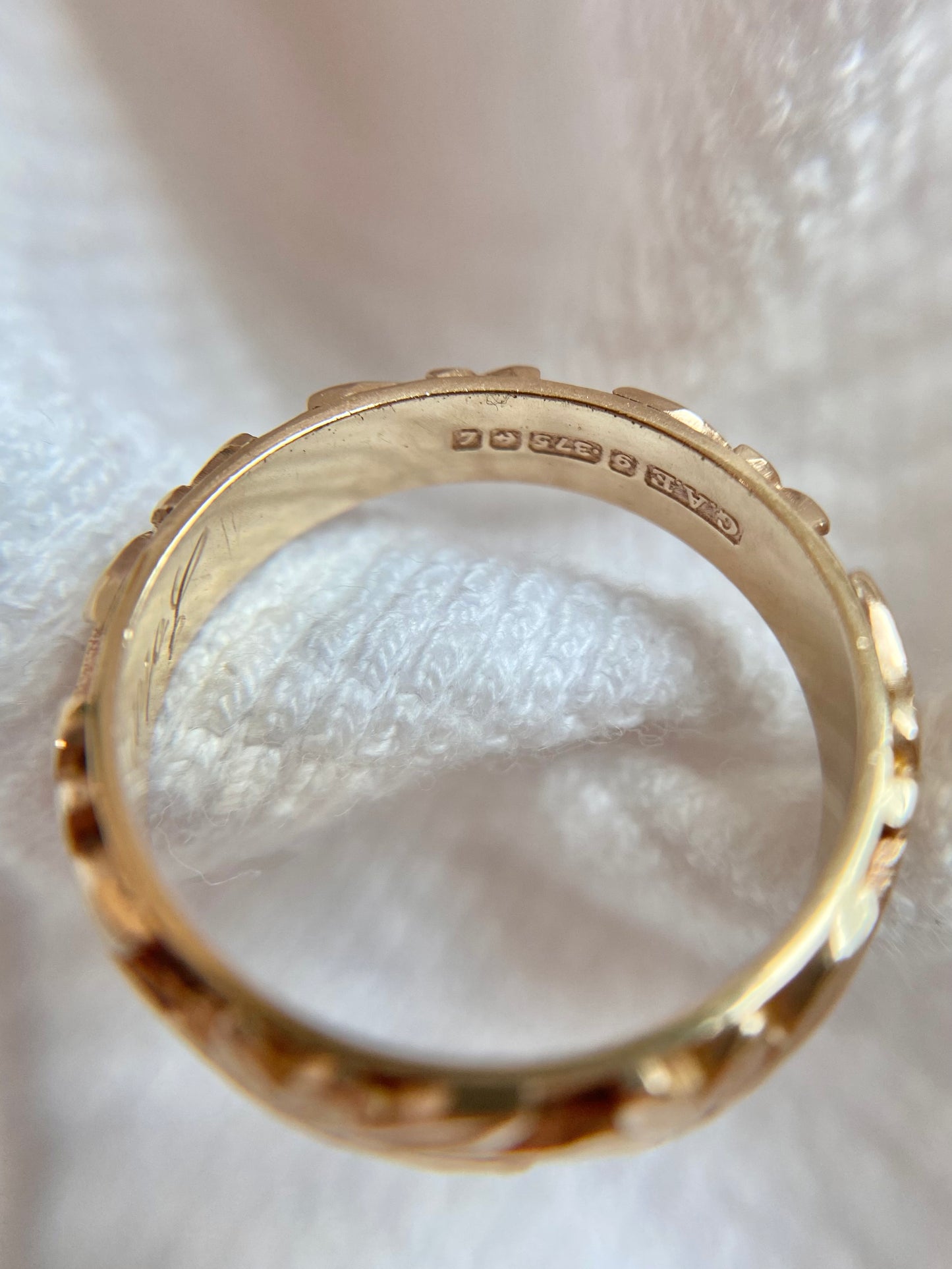 Vintage 9ct Gold 3D Floral Band Ring