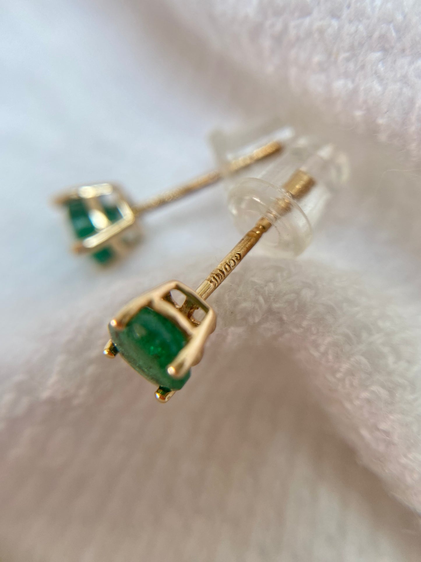 Preloved 14k Gold Emerald Studs