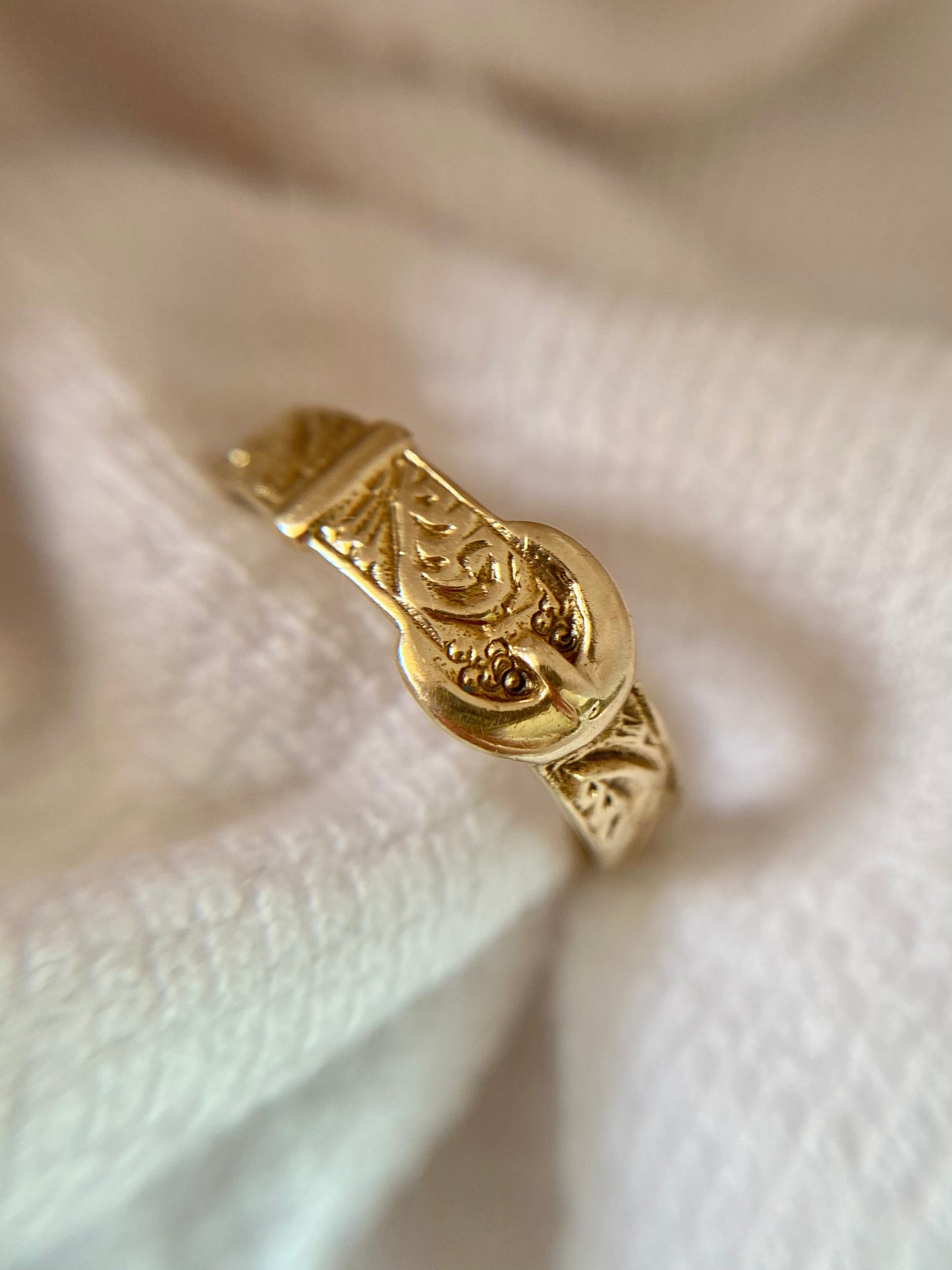 Vintage 9ct Gold Patterned Buckle Ring