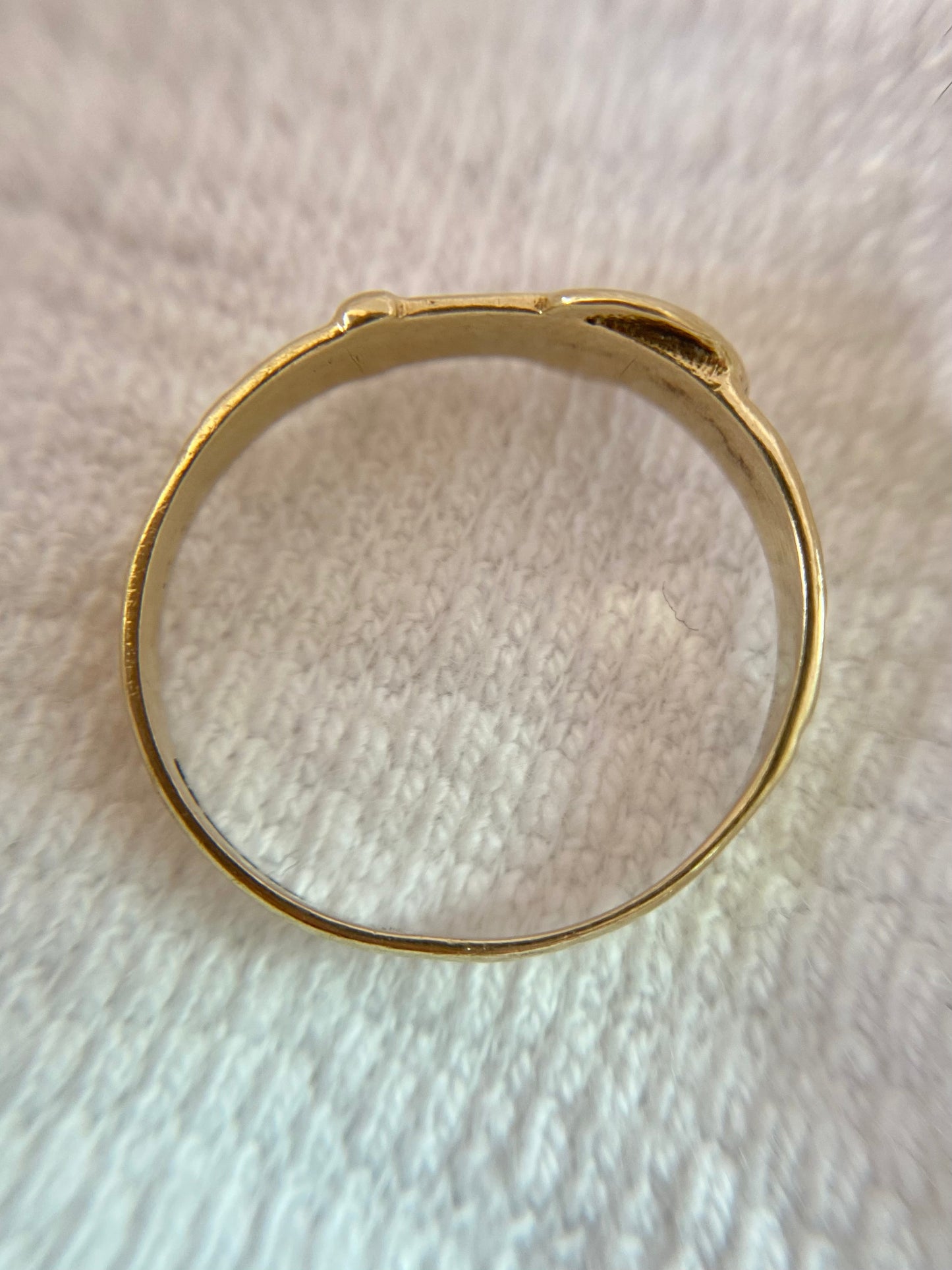Vintage 9ct Gold Patterned Buckle Ring